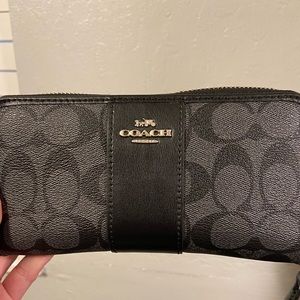 Coach accordion zip wallet